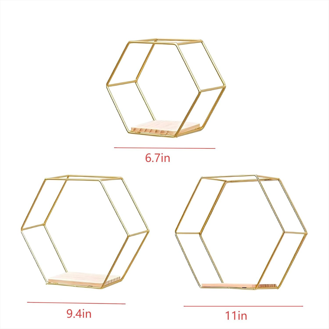 Lyra – Tredelat set med hexagonala vägghyllor i guld och trä