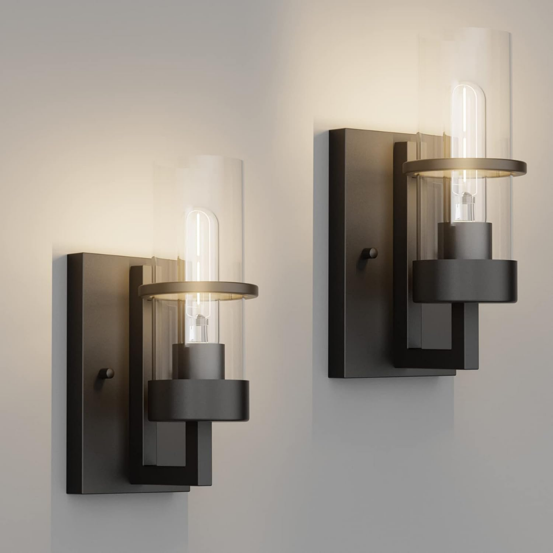 Hugo – Stilren vägglampa i svart metall med cylindrisk glaskupa